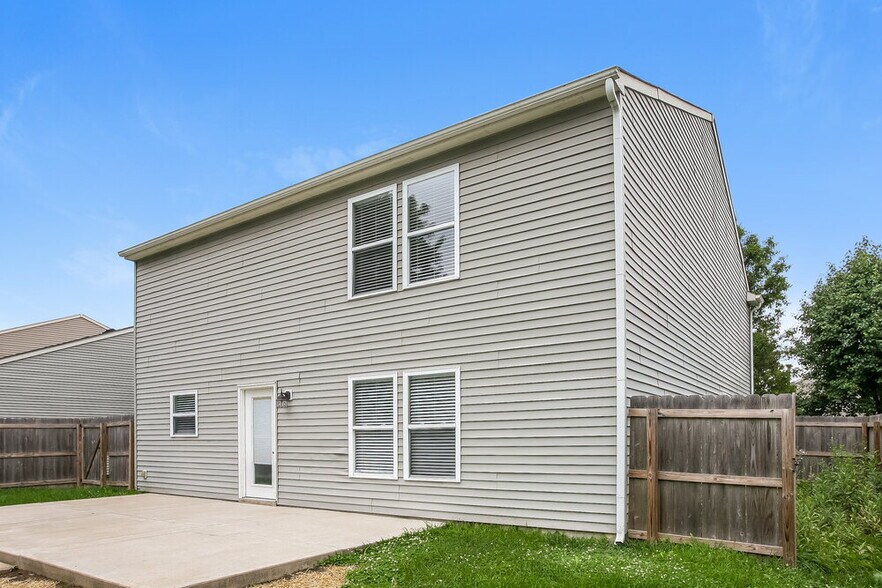 Building Photo - 9435 W Quarter Moon Dr