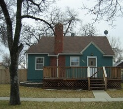 Building Photo - 302 Miles Ave