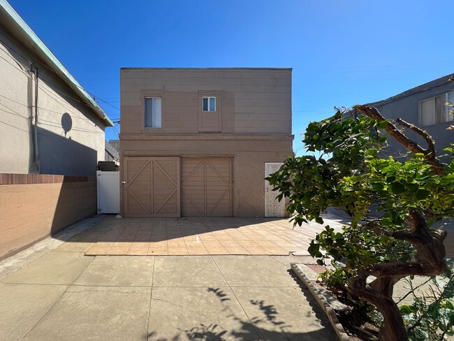 Building Photo - 2384 Linden Ave