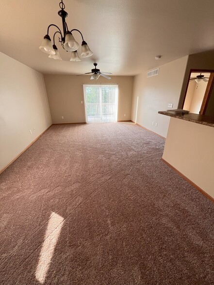 Dining area/Living Room - 1480 Palisades Dr