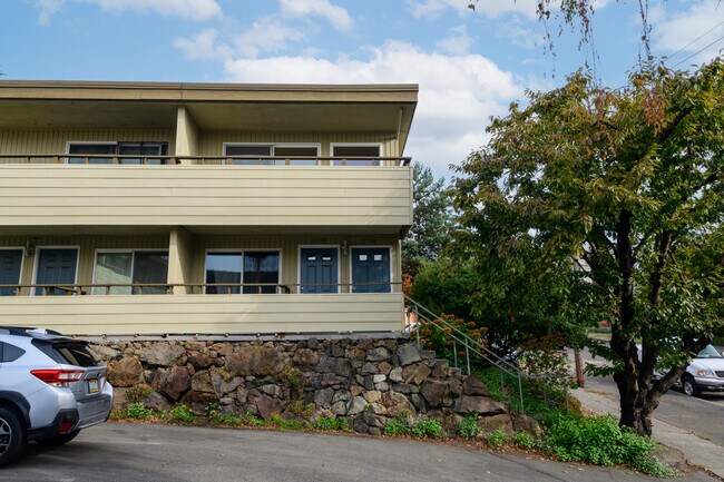 Building Photo - 901 5th Ave N