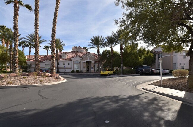 Building Photo - BEAUTIFUL 2 BED, 2 BATH CONDO AT MORGYN RI...