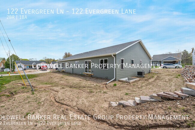 Building Photo - 122 Evergreen Ln
