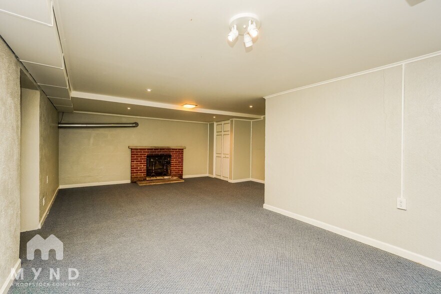 Building Photo - 1053 Wiltshire Rd