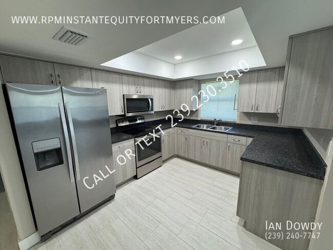 Building Photo - 3608 SW 7th Pl