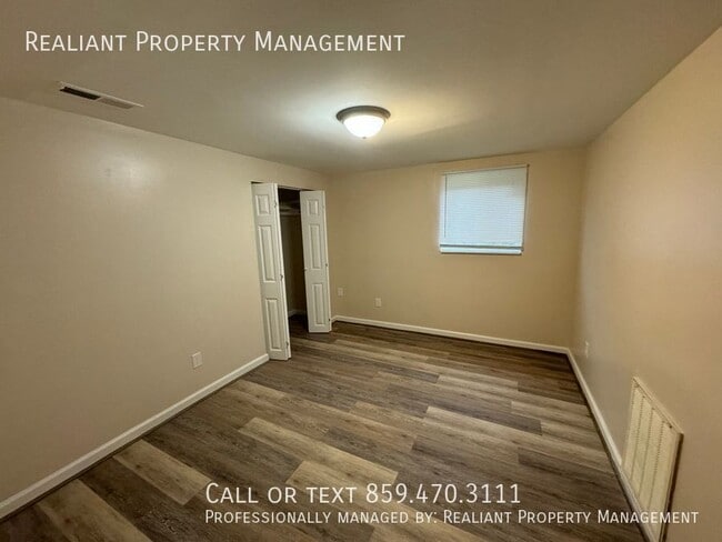 Building Photo - 209 Lakeshore Dr