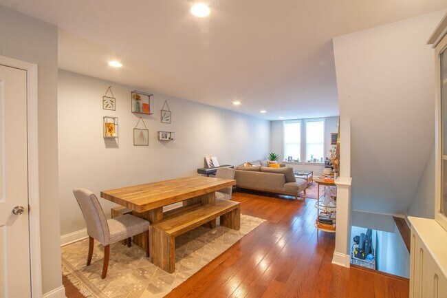 Building Photo - Beautiful Point Breeze Townhome