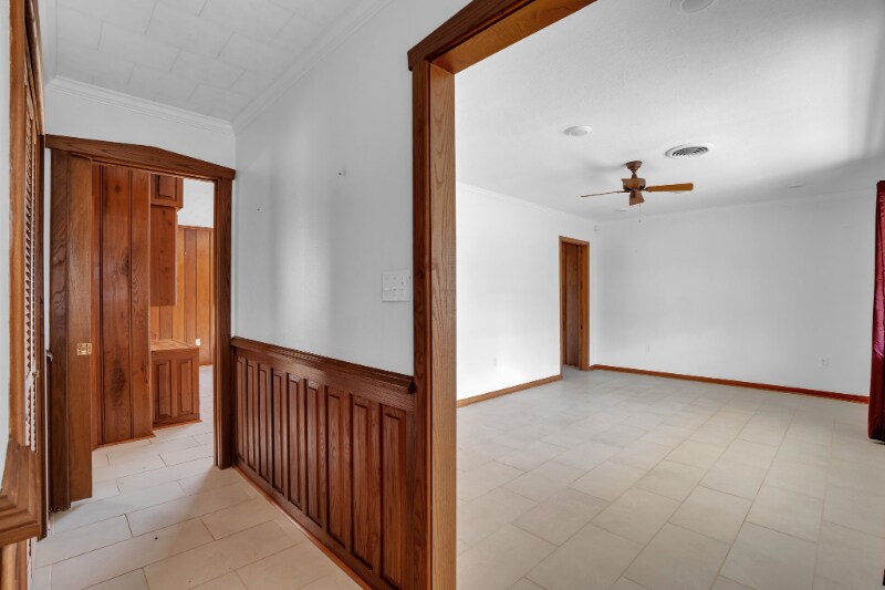 Building Photo - 1097 Van Norman Curv