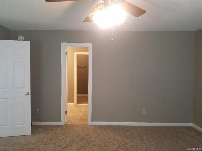 Building Photo - 1811 Young Farm Rd