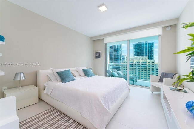 Building Photo - 1080 Brickell Ave