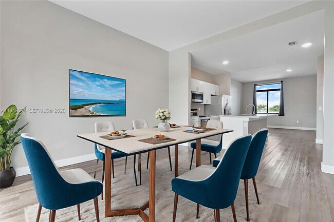 Building Photo - 444 E 16th St