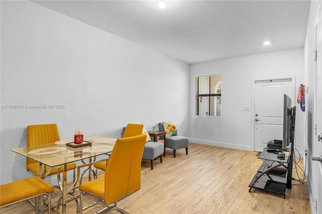 Building Photo - 1434 SW 54 Ave