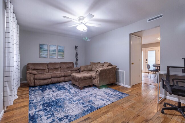 Building Photo - 210 W El Cortez Dr