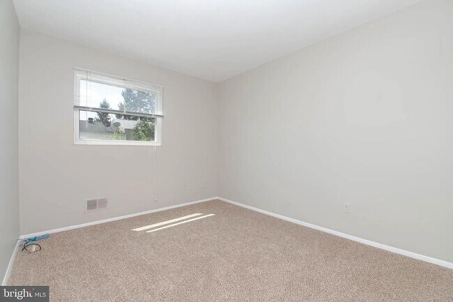Building Photo - 1356 St Francis Rd