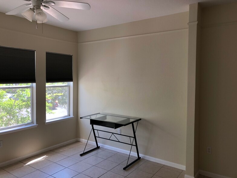 Building Photo - 2801 Chancellorsville Dr