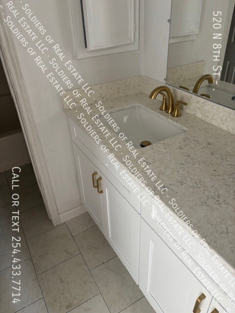 Building Photo - 520 N 8th St