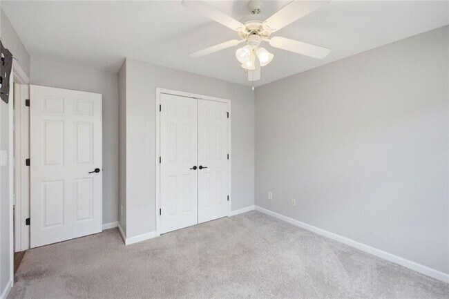 Building Photo - 518 S Fortune Way