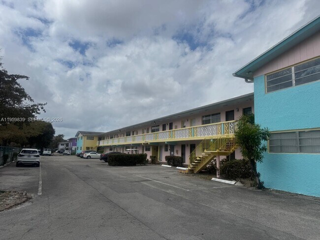 Building Photo - 285 NE 191st St