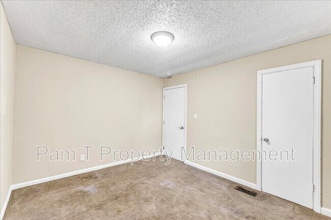 Building Photo - 2019 E 59th St