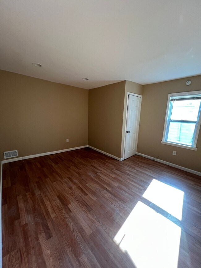 Building Photo - 13522 Birwood St