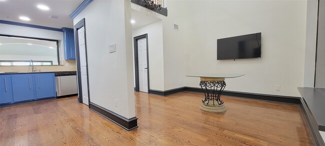 Building Photo - 5141 Del Monte Dr