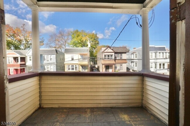 Building Photo - 180 Hobson St