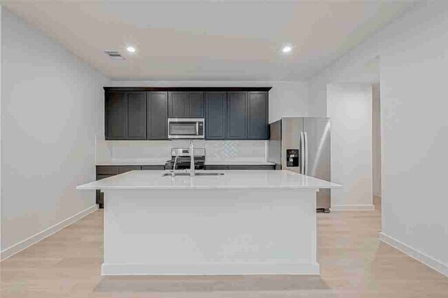 Building Photo - 1527 Merulana Lane