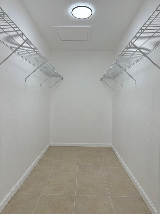 Building Photo - 2862 NW 55th Ave