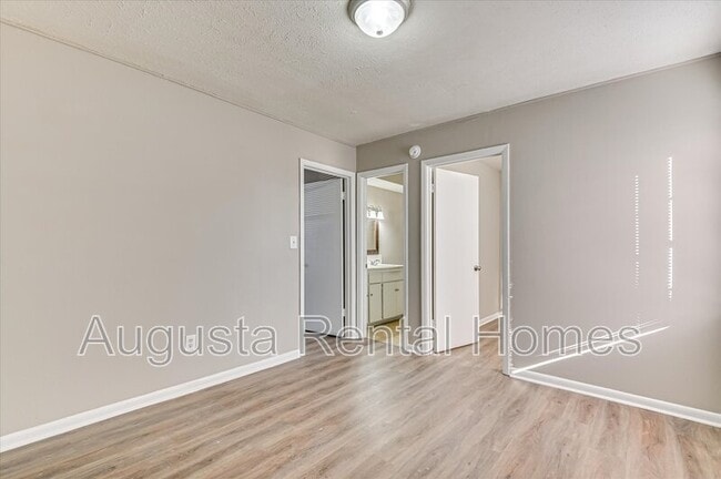 Building Photo - 404 Verdery Dr