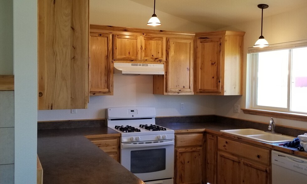 Building Photo - 472-285 Johnstonville Rd