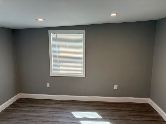 Building Photo - Fully Renovated 3BR/2BA Corner Twin Home-Move in Ready