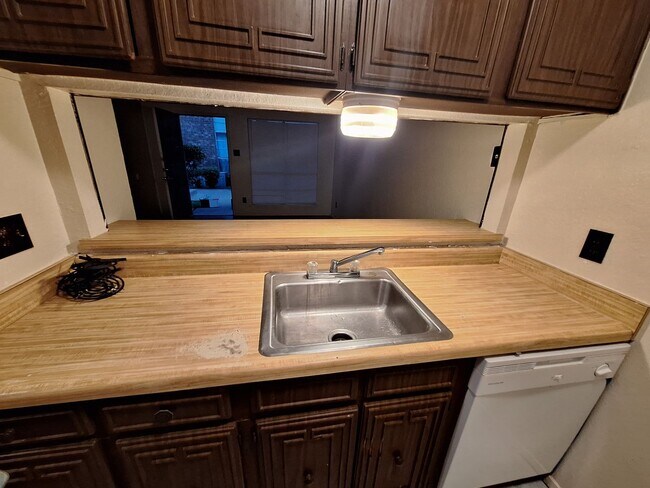 Building Photo - 1 bedroom, 1 bath