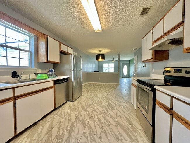Building Photo - 1717 Largo Cir