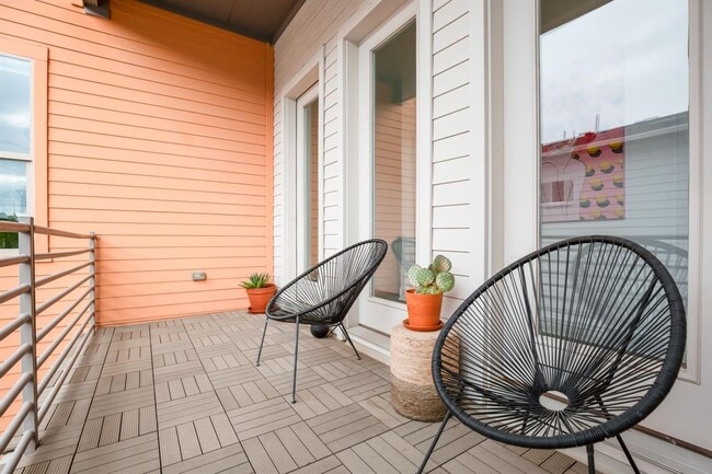 Building Photo - 6013 Florencia Ln