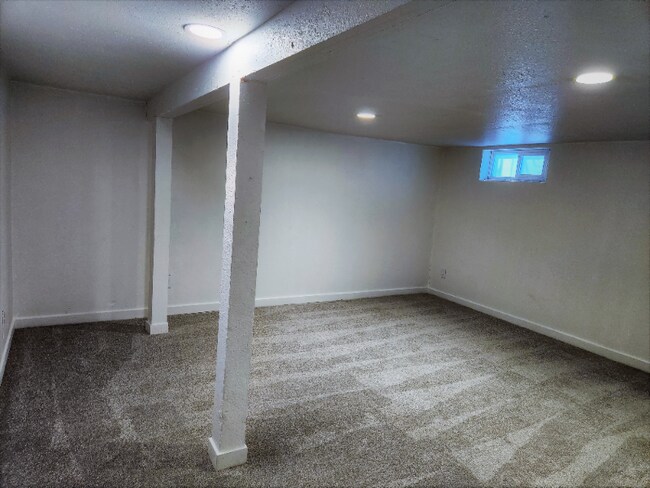 Building Photo - 320 Cullum Ave