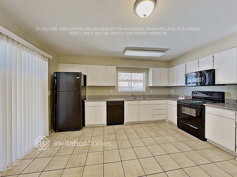 Building Photo - 6813 W Montebello Ave