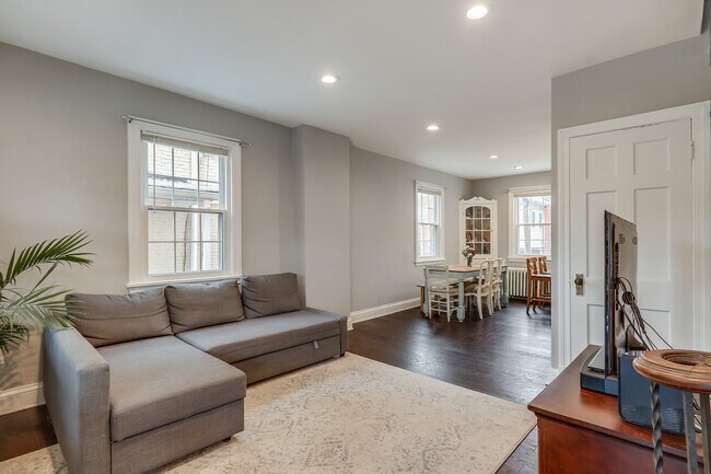 Building Photo - 513 Somerset Pl NW