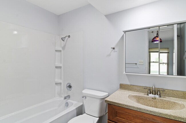Building Photo - 2302A Melrose Dr