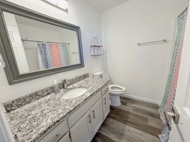 Building Photo - Available Now!  3 Bedroom, 2 Bathroom in Prime Bentonville Location, w/ Garage and Fenced-in Back...