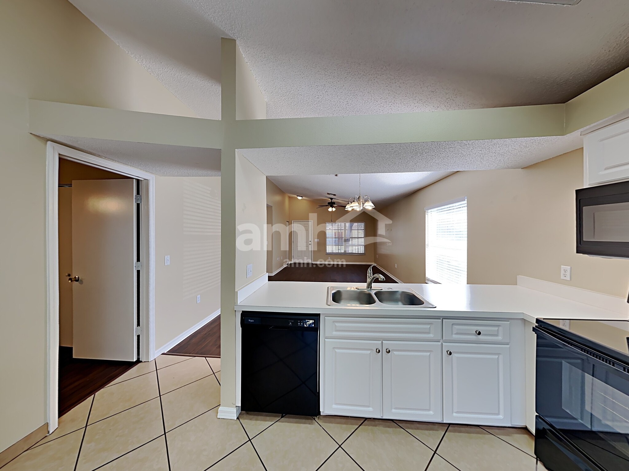 Building Photo - 7831 Chadwick Dr