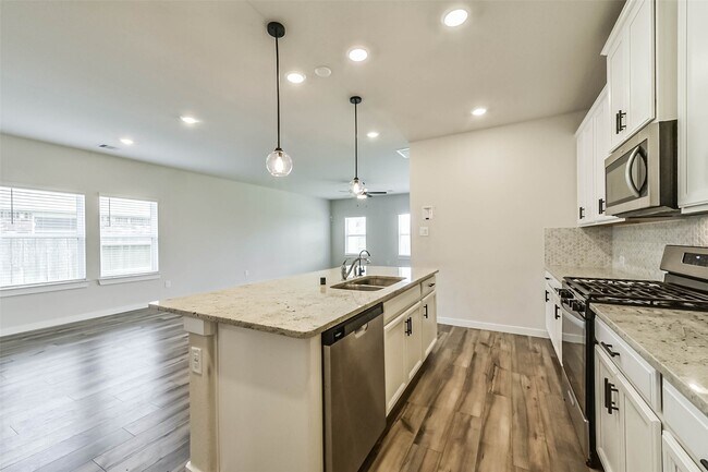 Building Photo - 8515 Lake Groove Ln
