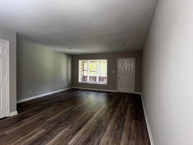 Building Photo - 2-Bedroom, 2-Bath Townhouse