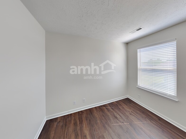 Building Photo - 1133 Halverson Dr