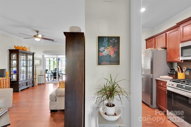 Building Photo - 28112 Song Sparrow Ln