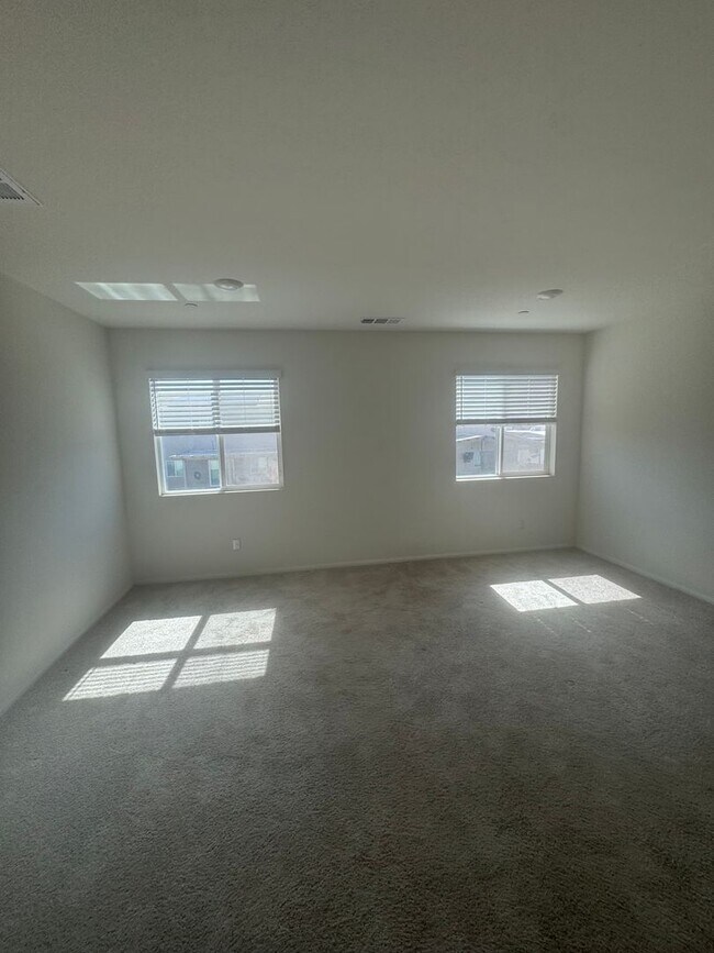 Building Photo - THIS HOME COMES WITH AN ADU