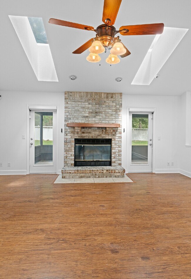 Building Photo - **Available February 2026***Welcome Home :: 3/2 with oversized fenced backyard in Indian Pines!