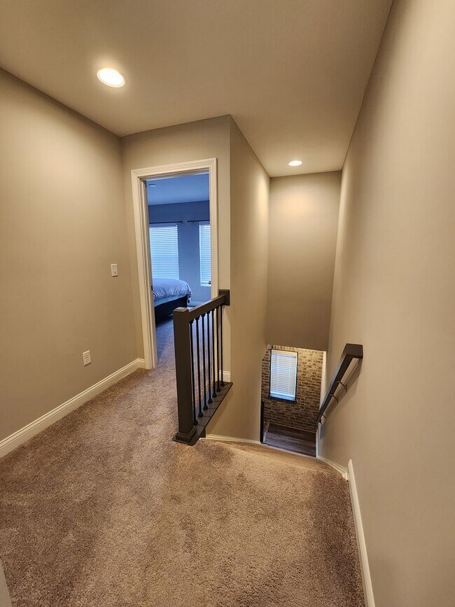 Building Photo - Deluxe Condo  In Center Street Townes Springfield, OH