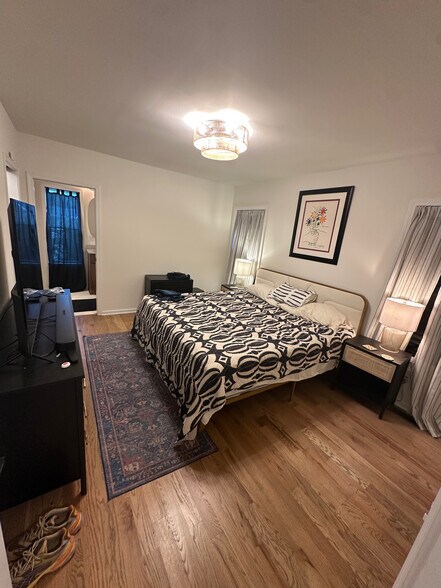 Building Photo - 1045 Forrest Blvd