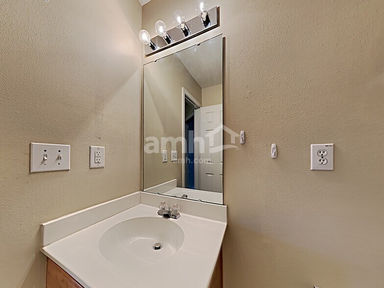 Building Photo - 11021 Dry Stone Dr