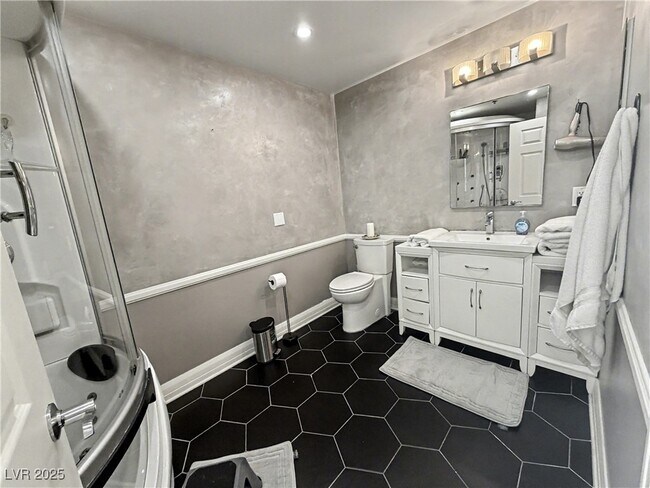 Building Photo - 150 S Las Vegas Blvd